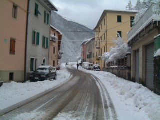  Image name: molino innevato4.JPG 
 width: 320 pixel 
 height: 240 pixel 
 Size: 22066 bytes 
 Click to enlarge 
